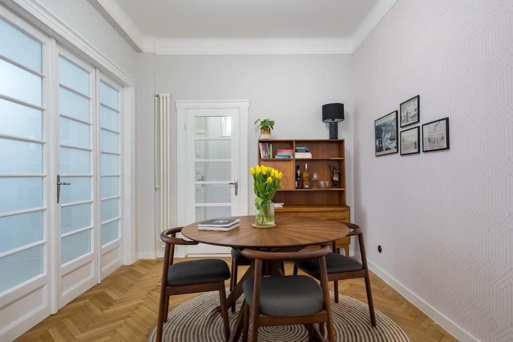 Exquisite Art Deco 2Br Apartment Prime Location Bukarest Eksteriør billede