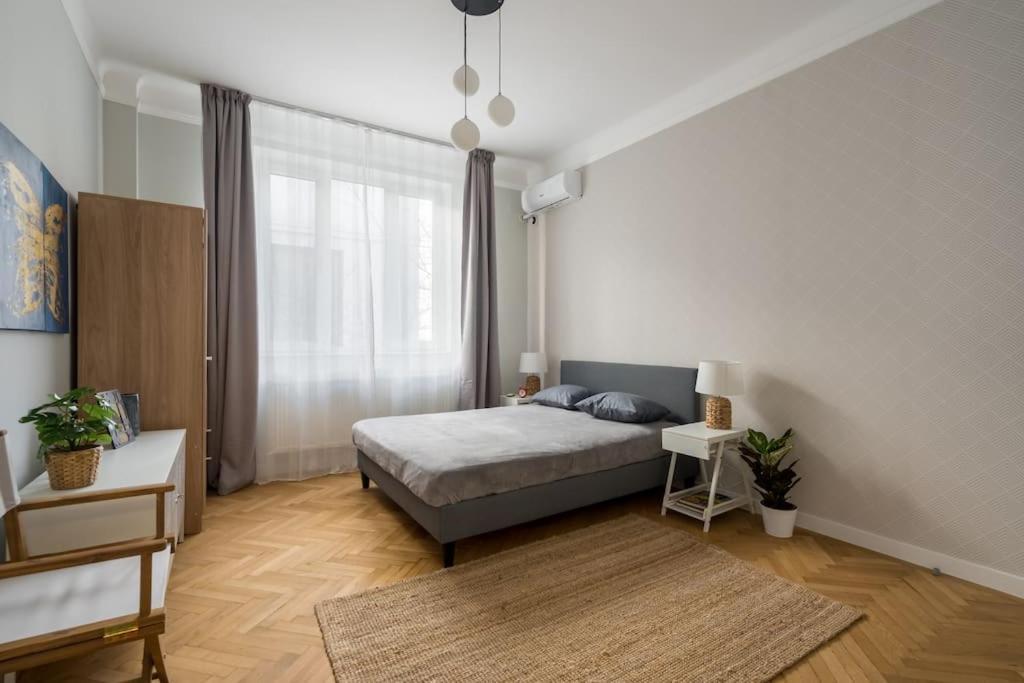 Exquisite Art Deco 2Br Apartment Prime Location Bukarest Eksteriør billede