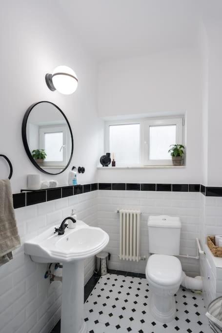 Exquisite Art Deco 2Br Apartment Prime Location Bukarest Eksteriør billede