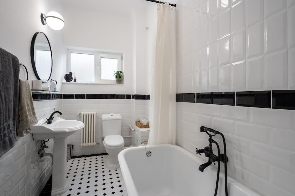 Exquisite Art Deco 2Br Apartment Prime Location Bukarest Eksteriør billede