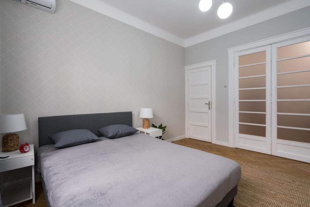 Exquisite Art Deco 2Br Apartment Prime Location Bukarest Eksteriør billede